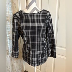 Misses Talbots business casual top. In excellent condition. Size Large.